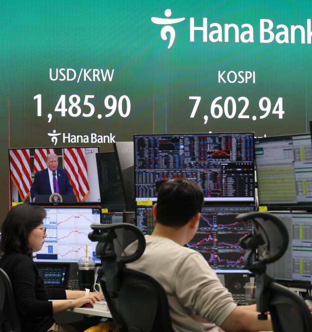 Dealers work at the dealing room of Hana Bank headquarters in central Seoul on May 12 2026 AJP Yoo Na-hyun


