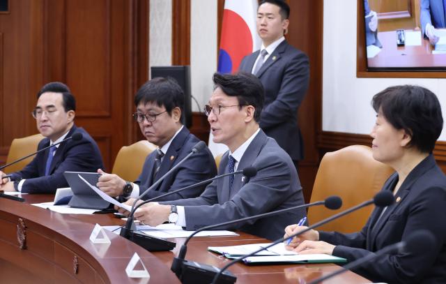 김민석 국무총리가 13일 서울 종로구 정부서울청사에서 열린 비상경제본부회의에서 발언하고 있다 사진연합뉴스