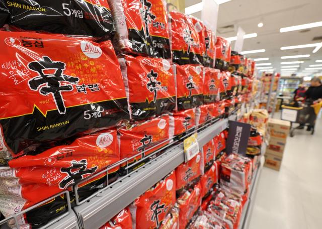 K-ramyeon makers race overseas as Nongshim eyes 60% global sales