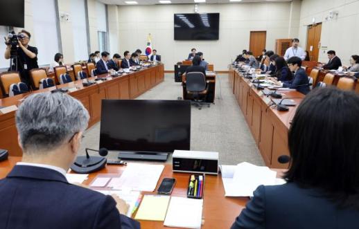 금융사 年 2800억 부담 보이스피싱 무과실 배상 표류