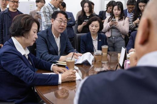 [6·3 지방선거] 추미애·정명근 후보, 기아 오토랜드 방문…신분당선 기아차까지 연장 추진