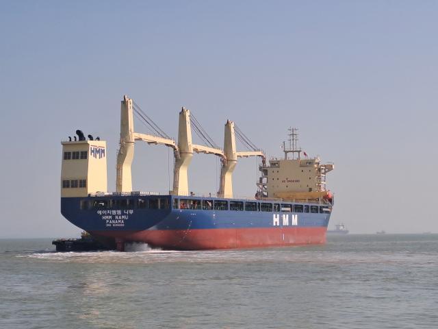 HMM Q1 profit slumps 56% on Mideast war, tariffs