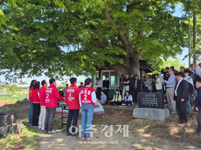 이상일 시장 후보가 기자회견을 하고 있다사진김문기 기자