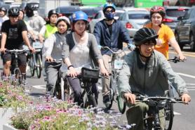 Clean protest rolls through Seoul as climate activists bicycle to National Assembly