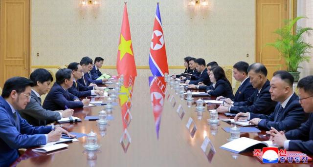 North Korean, Vietnamese FMs agree to deepen bilateral ties