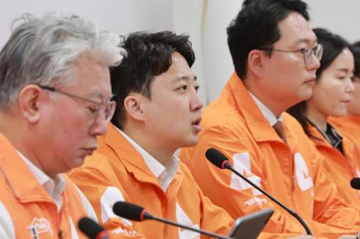 개혁신당 부울경 합동 선대위 회의…이준석 전재수 토론 나와라 