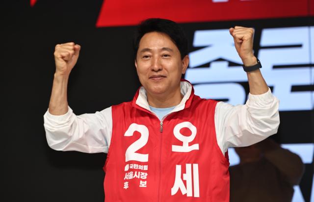 국민의힘 오세훈 서울시장 후보가 3일 서울 종로구 성균관컨벤션에서 열린 중로구 필승결의대회에서 인사하고 있다 사진연합뉴스