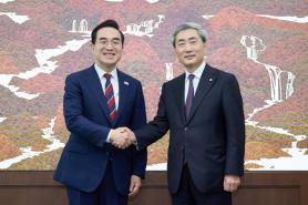 Chief of newly-launched budget ministry meets BOK governor