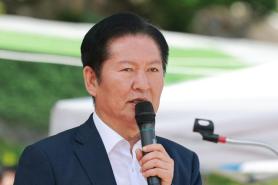 Jung Cheong-rae Visits Ulleung to Support Rural Basic Income Initiative