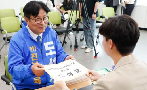 [6·3 지방선거] 도성훈 인천시교육감 후보, 인천교육감 후보 등록…"읽걷쓰AI로 학생성공시대 완성"