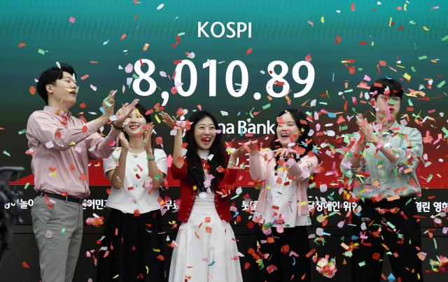 KOSPI hits 8,000-point mark as Trump-Xi summit further fuels AI rally