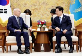 President Lee Emphasizes Innovation Growth in Meeting with Nobel Laureate Peter Howitt