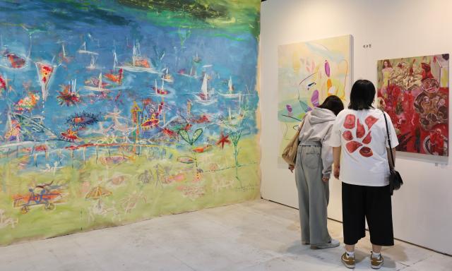 Visitors view artworks at the Seoul Art Fair held at SETEC in Daechi-dong Gangnam-gu Seoul May 15 2026 AJP Han Jun-gu