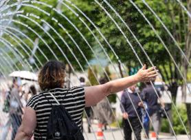 Seoul sizzles as early summer heat pushes temperatures above 30C
