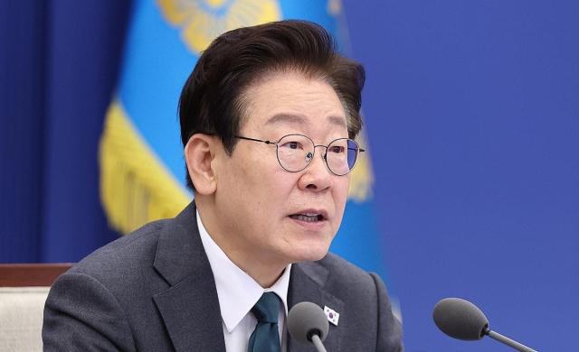 이재명 대통령은 14일 X구 트위터를 통해 불법 사금융 척결 의지를 거듭 밝히며 제도권 금융기관을 향해서도 막중한 공적 역할을 촉구했다 사진연합뉴스