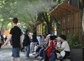 Weekend Weather: Summer Heat Continues with Highs Reaching 33 Degrees