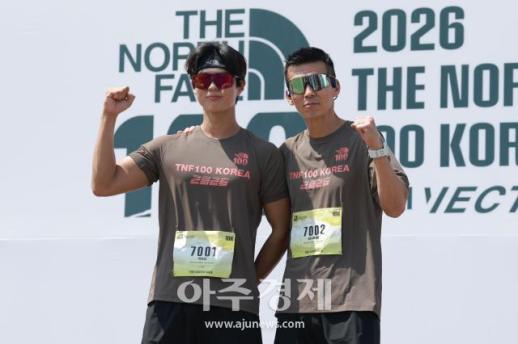 [포토] 박보검·션, 2026 TNF 코리아 파이팅!