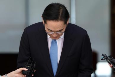 이재용, 총파업 앞두고 고개 숙였다…매서운 비바람은 제 탓