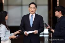 Chủ tịch Samsung Lee Jae-yong cúi đầu xin lỗi người dân trước nguy cơ tổng đình công