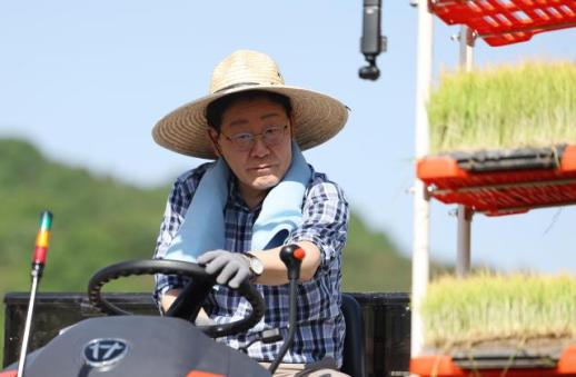 李在明支持率时隔3周再次突破60%