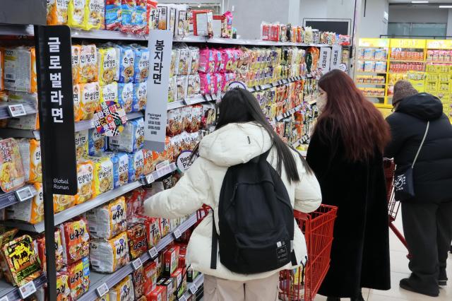 "K-食品"热度升温 韩国方便面海外销售持续扩大 