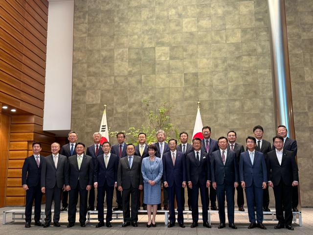 Gu Ja-yeol, chairman of the Korea-Japan Economic Association and LS Group, poses for a commemorative photo with Japanese Prime Minister Sanae Takaichi and other officials in Tokyo on May 18.