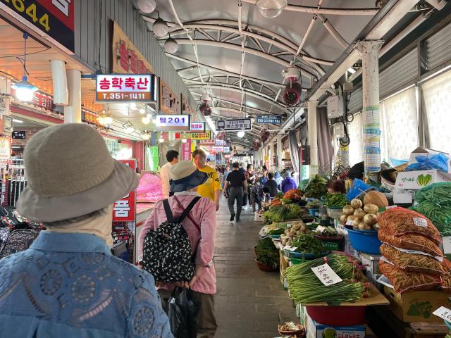 Citizens shop at Yangdong Market in Gwangju on May 18
