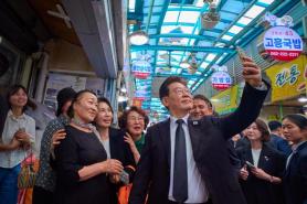 President Lee Visits Andong Market Ahead of Japan-South Korea Summit