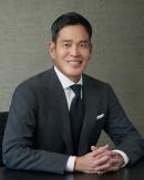 Shinsegae Chairman Jeong Yong-jin Apologizes for Starbucks Tank Day Controversy