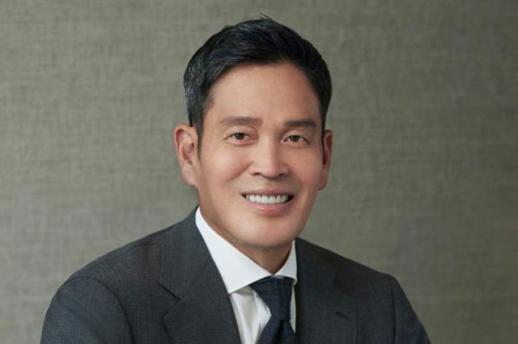 멸공 논란 지나자 이번엔 5·18 탱크데이…정용진의 스타벅스 리스크 다시 도마 위