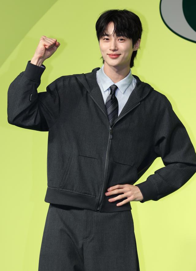 俳優変宇石の写真（聯合ニュース）