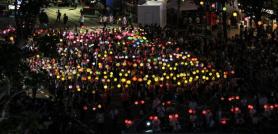 Glowing lanterns greet Buddhas Birthday