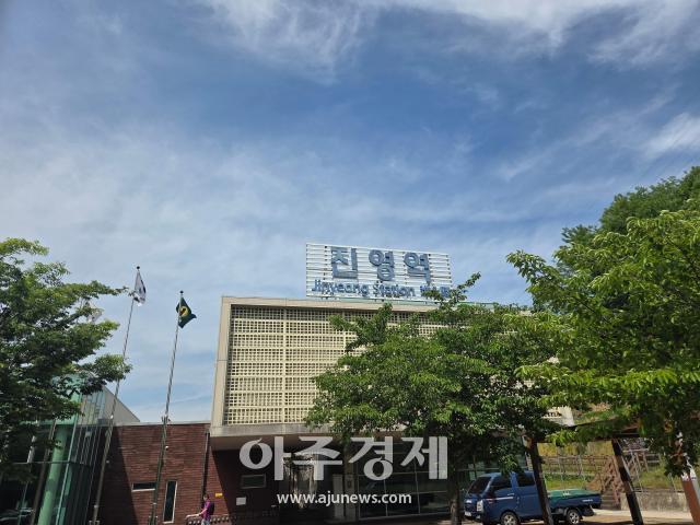 A view of Jinyeong Station visited by Ajou Economic Daily on May 19
