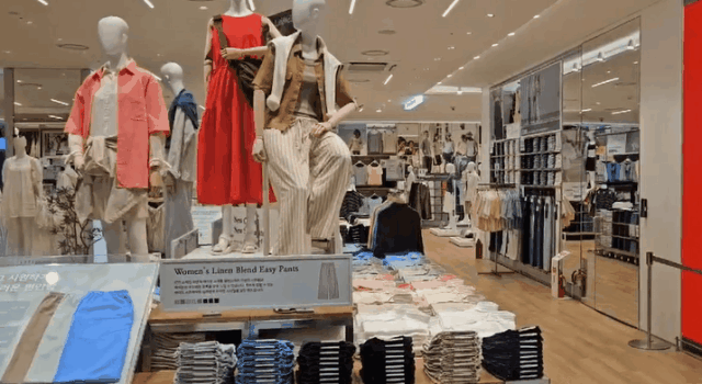 Exterior view of Uniqlo’s Myeongdong store, which opens May 22. (Video by Hong Seung-wan)