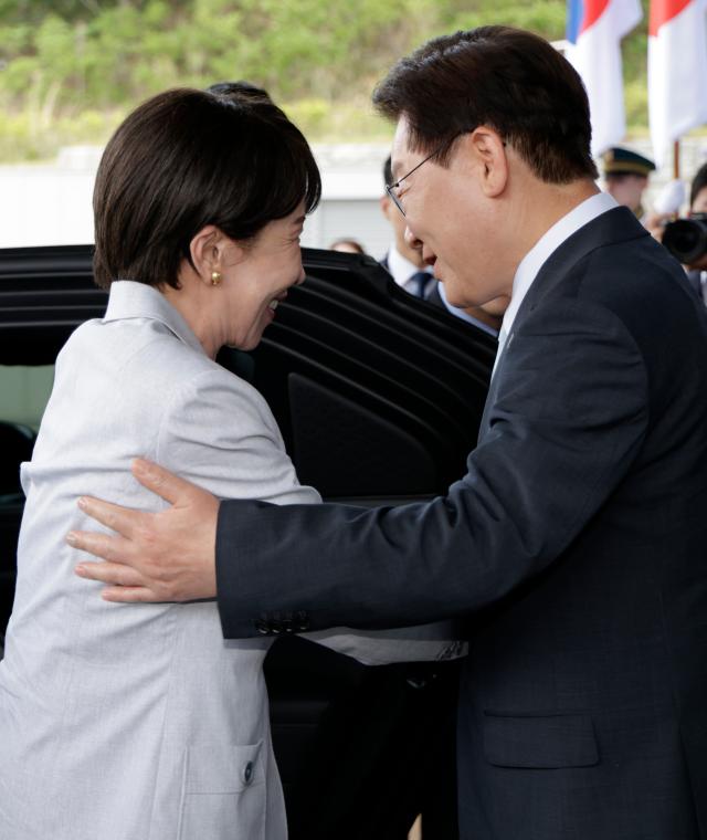李대통령, 안동서 日다카이치 총리 직접 영접…소인수 회담 시작