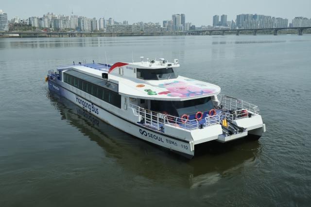 A Hangang Bus sails along the Han River in Seoul May 19 2026 AJP Han Jun-gu