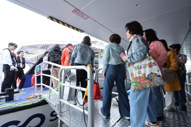 Passengers are getting on to the Hangang Bus as it prepares to set sail down Han river all the way to Yeouido Seoul May 19 2026 AJP Han Jun-gu