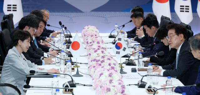 [韓日首脳会談を読む］シャトル外交定着した韓日、民間主導の経済・文化・観光共同体へ進むべきだ