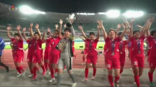 U-17 아시안컵 우승 北 여자축구 대표팀 평양서 카퍼레이드