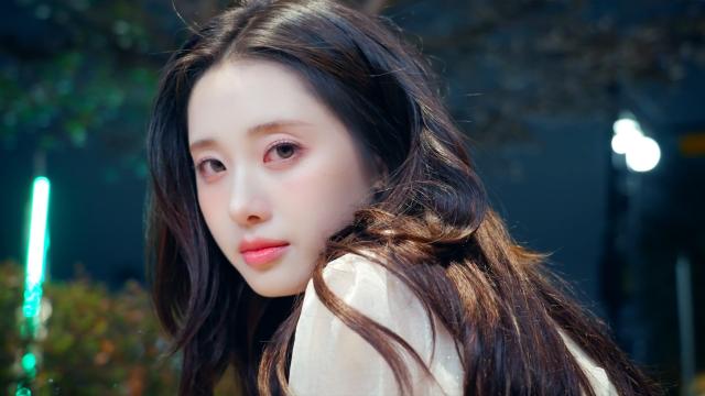 LIGHTSUMs Nayoung releases cover of YOASOBIs Yoru ni Kakeru
