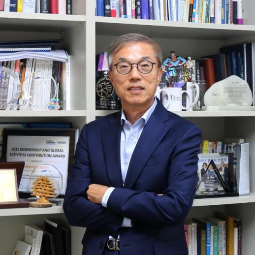 사람과 함께, 그리고 스스로 일하는 로봇 시대 왔다…AWS 서밋 달군 피지컬 AI