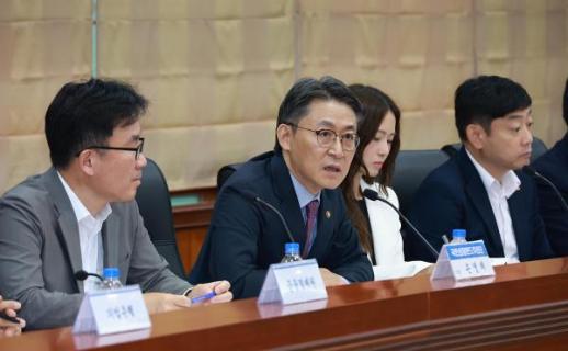 [김윤섭의 Fin포인트] 소득공제에 손실 부담까지…투자자 관심 쏠린 이 펀드 뭐길래?