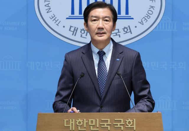 경기 평택을 국회의원 재선거에 출마한 조국혁신당 조국 후보가 20일 국회 소통관에서 63 지방선거 현안 관련 기자회견을 하고 있다 사진연합뉴스