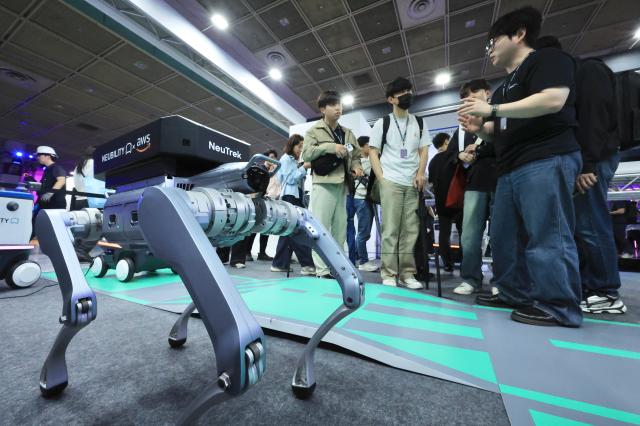Visitors listen to an explanation about a quadruped robot at AWS Summit Seoul held at COEX in Gangnam-gu Seoul May 20 2026 AJP Han Jun-gu