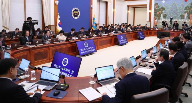이재명 대통령이 20일 청와대에서 열린 국무회의 겸 비상경제점검회의에서 발언하고 있다 사진연합뉴스