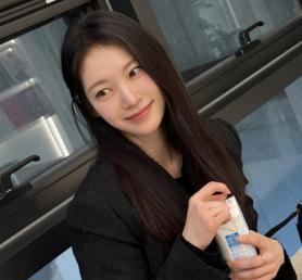 Gong Seung-yeon Discusses TWICEs Jeongyeon and Her Battle with Cushings Syndrome