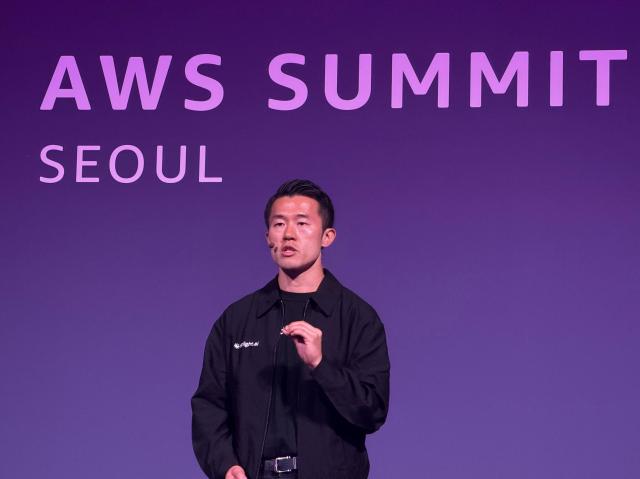 Lee Sang-hee, CEO of Sendbird Korea, delivers a keynote at AWS Summit Korea 2026