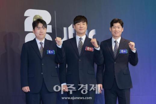 [포토] 포즈 취하는 김환·배성재·박지성