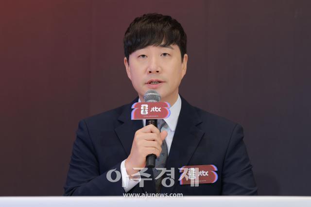 [포토] 인사말 하는 ​​​​​​​배성재 캐스터