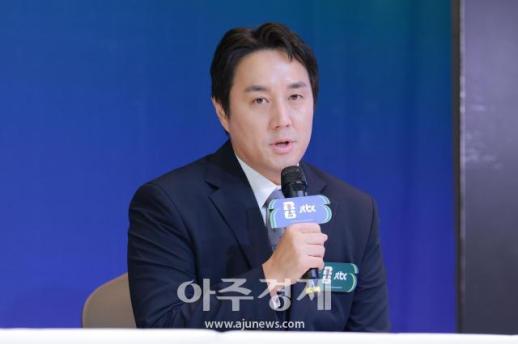 [포토] 인사말 하는 ​​​​​​​이주헌 해설위원